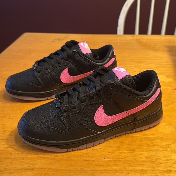 Nike Black & Pink Shoes. New. Women’s 8.5 - Picture 3 of 9